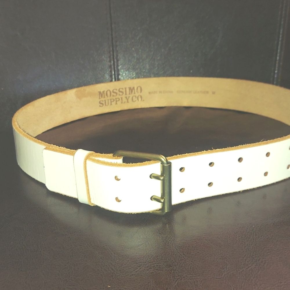 Off white 1.5" wide gen. leather belt.Brass buckle. Brand new.